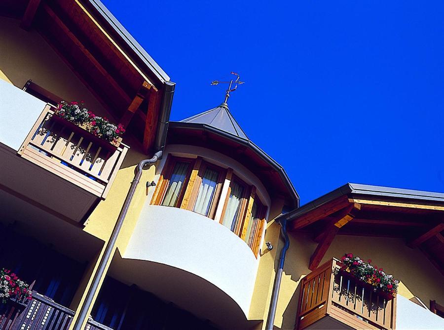 Hotel De La 3*